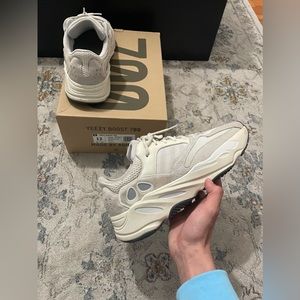 Yeezy 700 “analog”